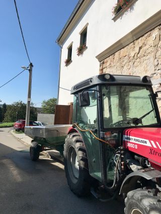 Dnes jsme u nás oficiálně zahájili vinobraní. Jako první přišla na řadu naše oblíbená Chardonnka🍇. #vinarskydumsedlec...